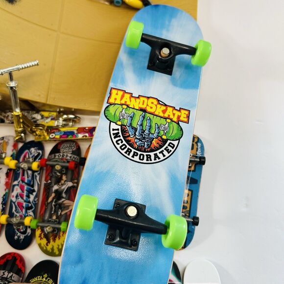 Tech Deck Huge Lot Ramps Stairs Fingerboards Ripper Skull Samurai Santa Cruz - Picture 5 of 8